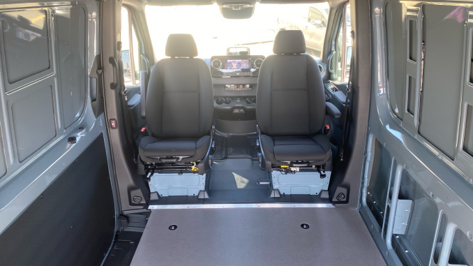 Mercedes-Benz Sprinter 319Cdi L2 Diesel Rwd 3.5t H2 Pro Van 9G-Tronic - Image 24